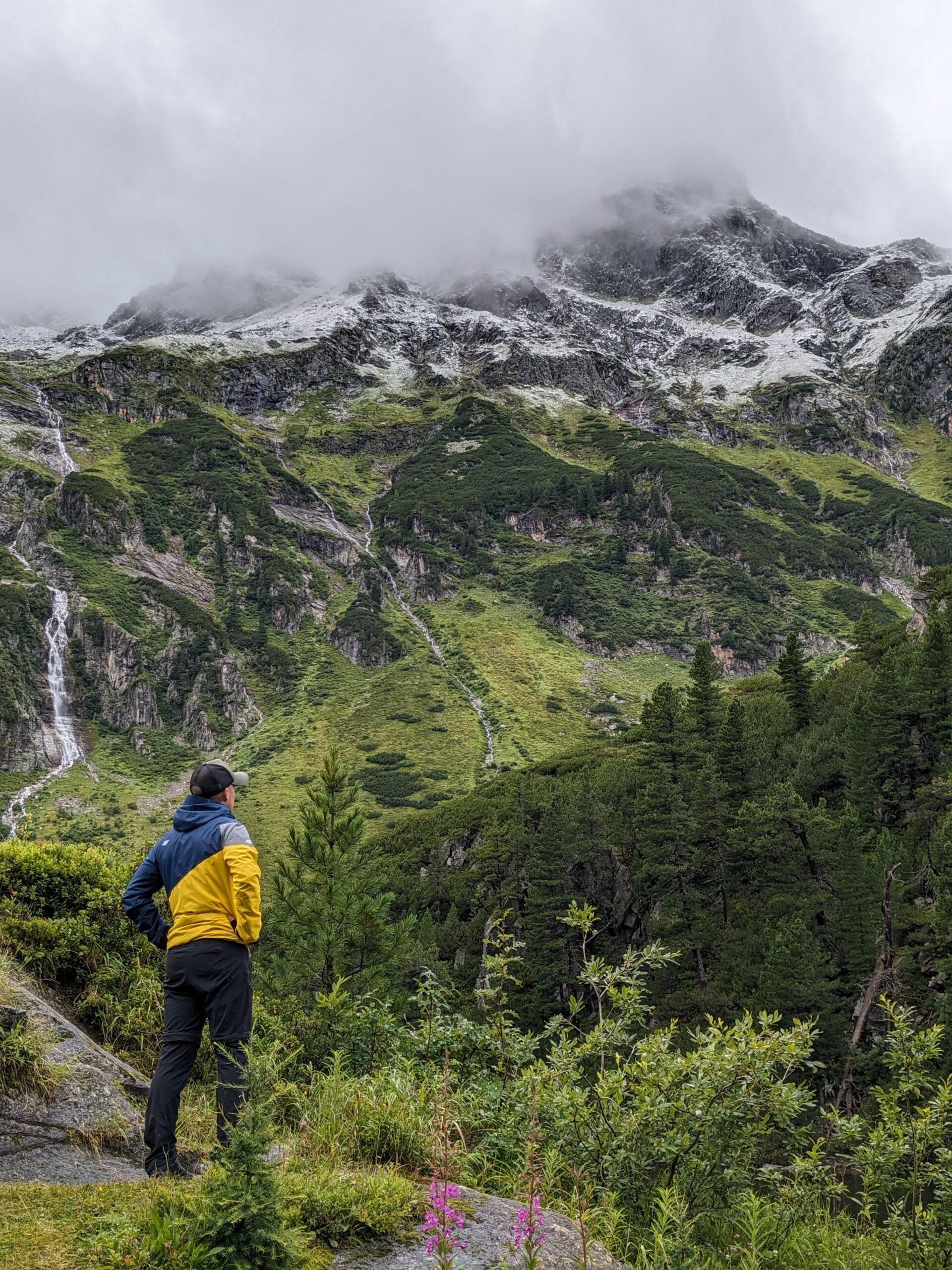 Paul B. – Outdoor-Enthusiast aus Osthessen auf einem Bergpfad